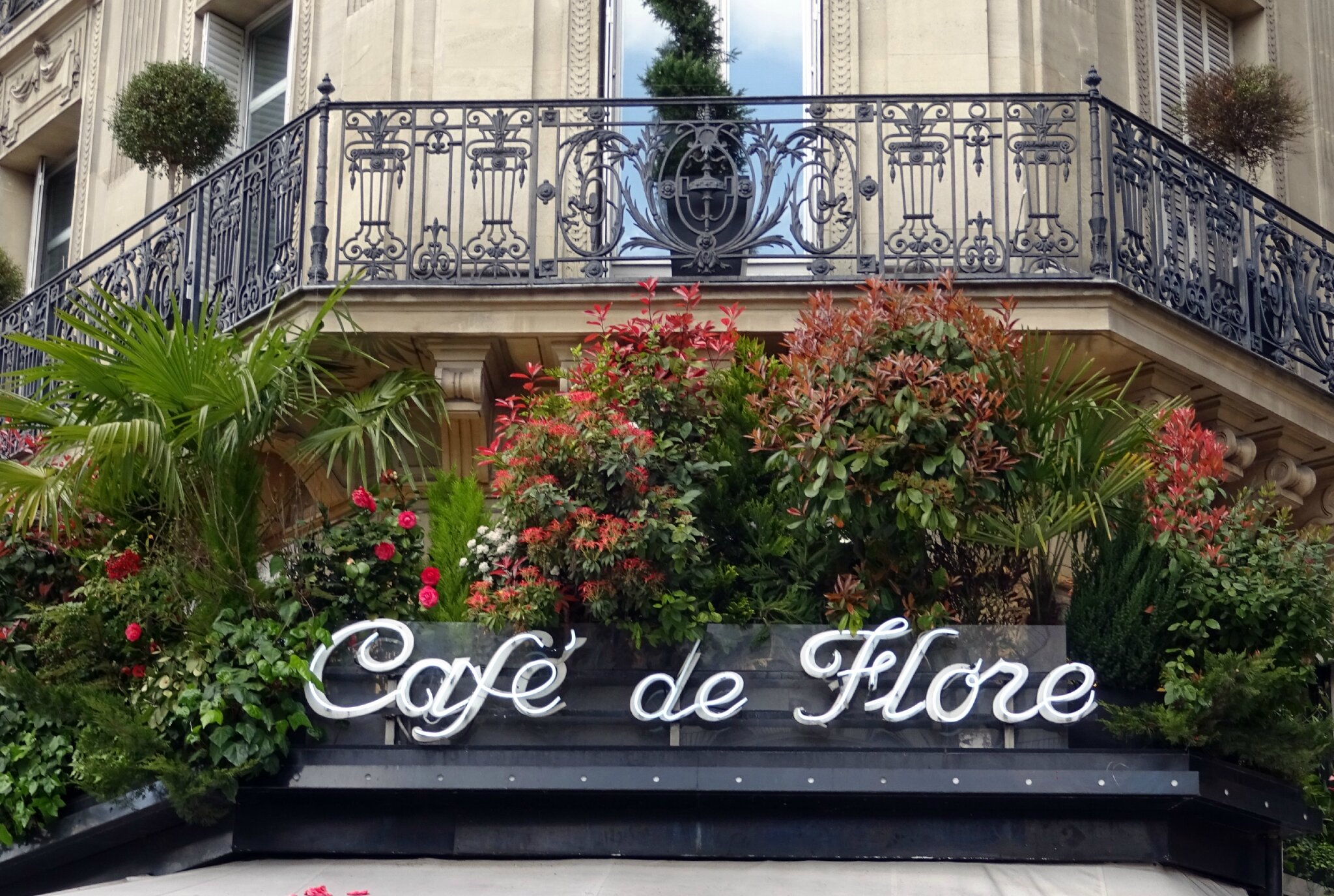saint germain hispanic single men In paris’ latin quarter, boulevard saint-germain iv is smart, the master bedroom is tiled in sleek black, the single bedroom walled in pine . saint germain hispanic single men In paris’ latin quarter, boulevard saint-germain iv is smart, the master bedroom is tiled in sleek black, the single bedroom walled in pine .