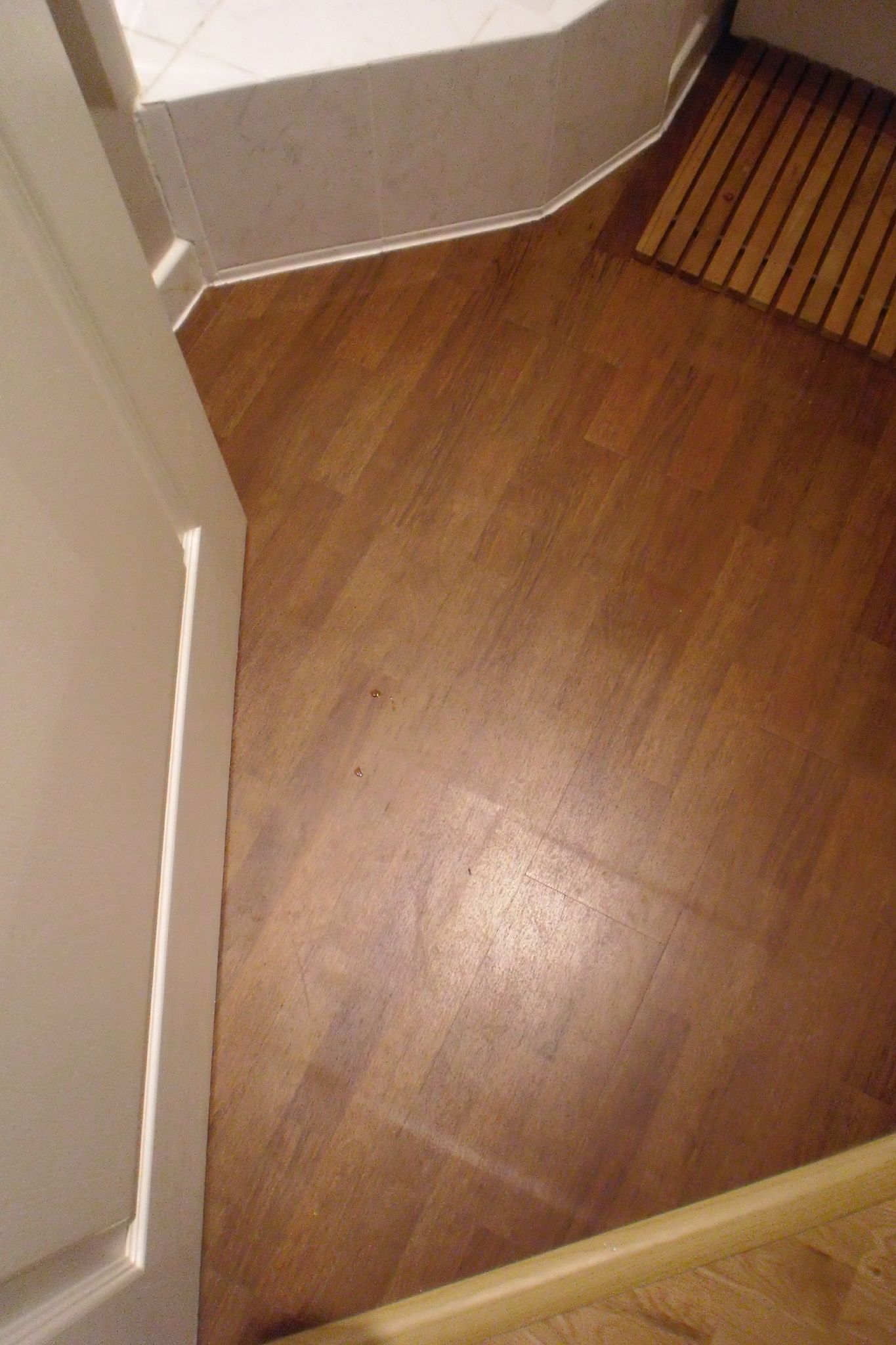 J'ai testé le vrai faux parquet pvc en lame adhésive mon blabla ...