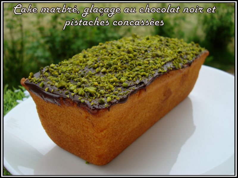 Cake marbré, glaçage au chocolat noir et pistaches concassées 001
