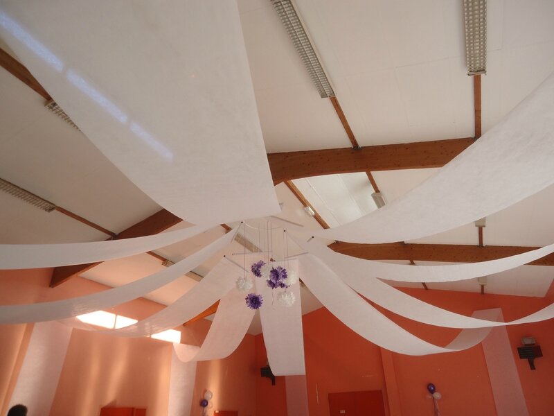Déco salle repas mariage la fabrique créative d'hélène Mariage plafond Créatif