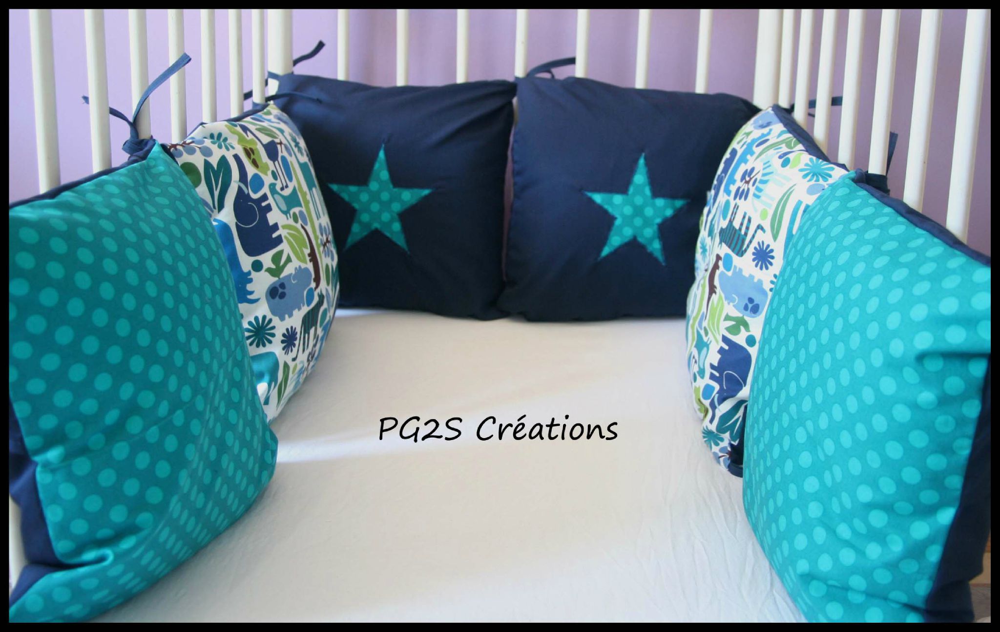 Chambre bébé garçon "jungle marine" etoiles et petits pois