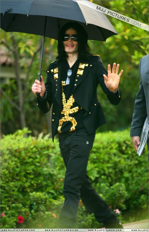 Un jour dans la vie de Michael Jackson - Page 2 86602375