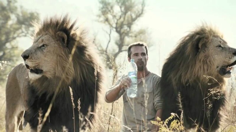 Homme Qui Vit Avec Les Lions KEVIN RICHARDSON - L'HOMME QUI PARLE AUX LIONS - Imagystique