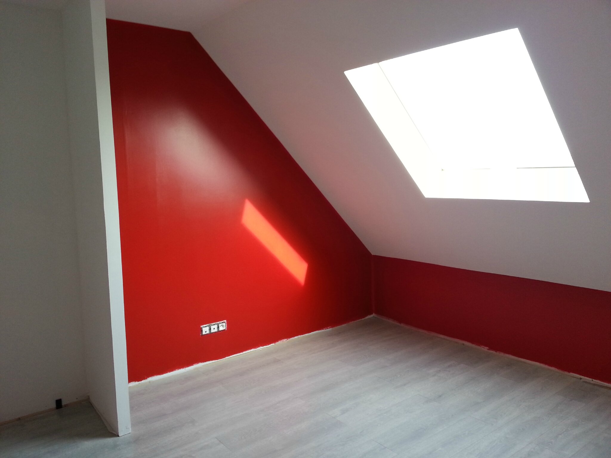 Chambre blanc gris et rouge – lombards