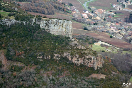 La_Roche_de_Solutr__01