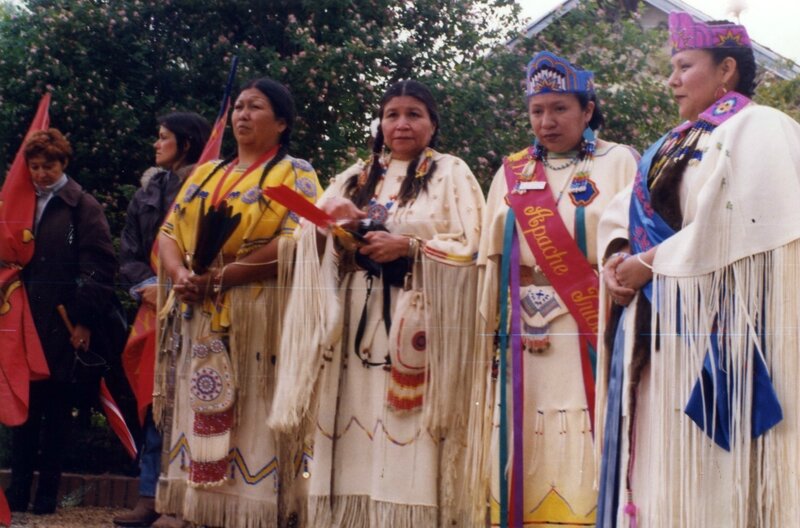 1995 - Vanessa (robe jaune) et sa famille à St Nicolas de la grave (82)