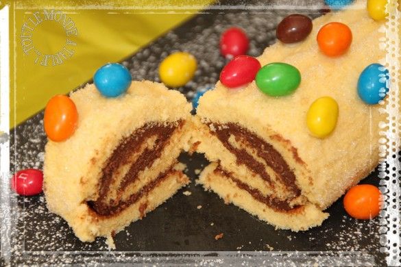 Biscuit roulé au nutella et aux m m s Tout le monde à table