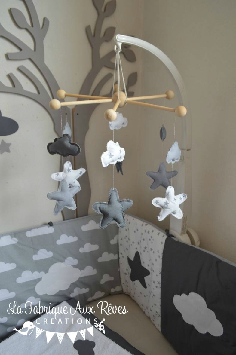 Linge lit bébé et décoration chambre bébé nuages et étoiles gris ...