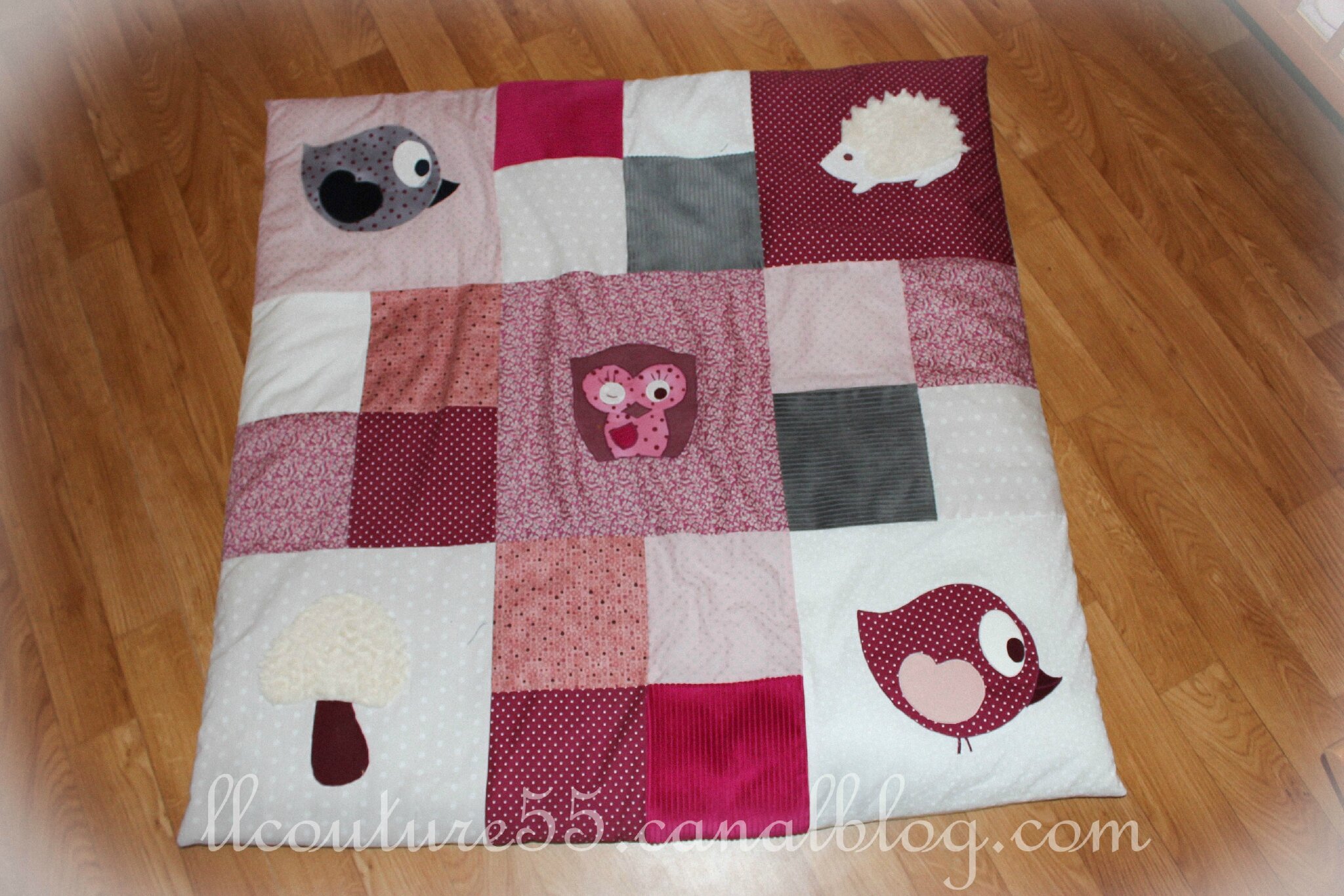 Petit tapis pour décorer la chambre ll*c
