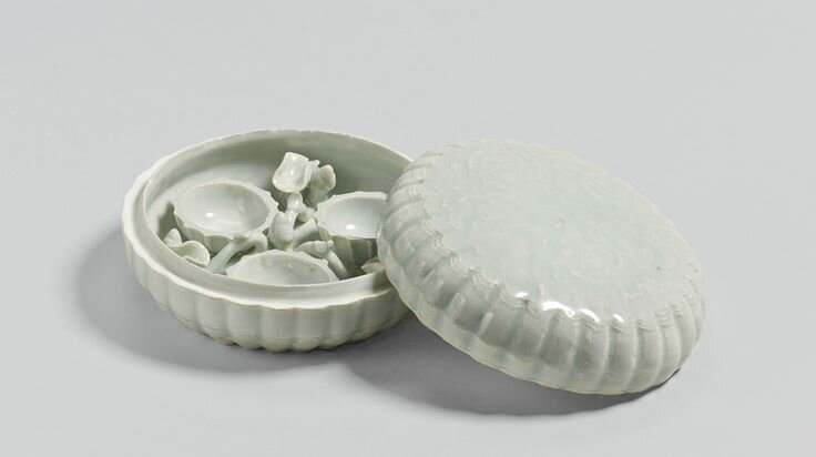 A rare 'Qingbai' box and cover, Song dynasty