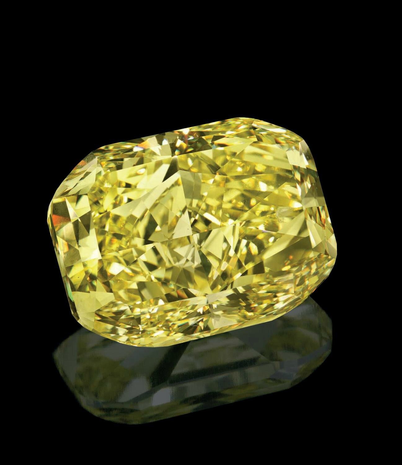 An important roundcornered rectangular modified brilliantcut fancy