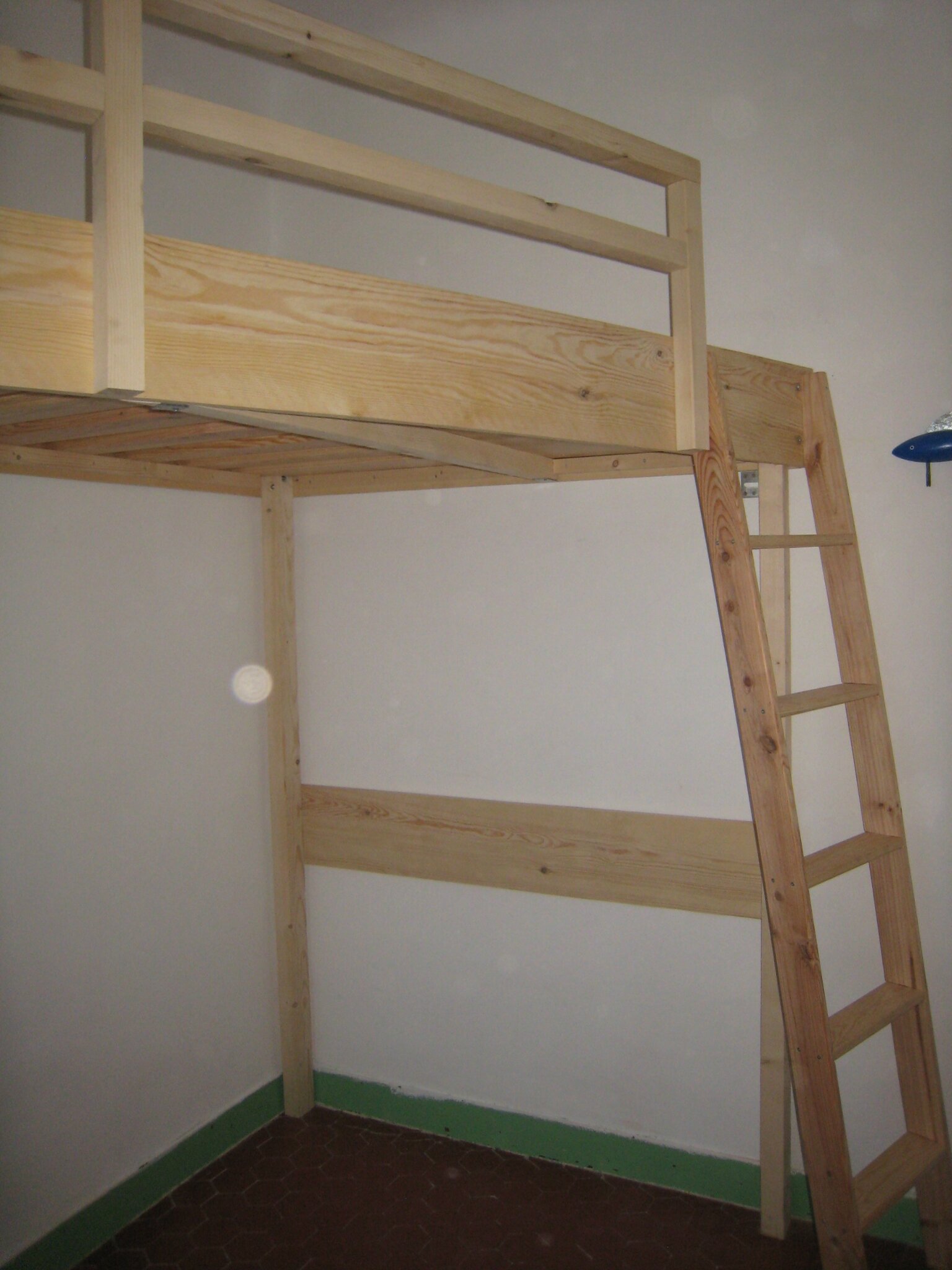 Une mezzanine et un bureau pour nahina créations et bricolages d'oli