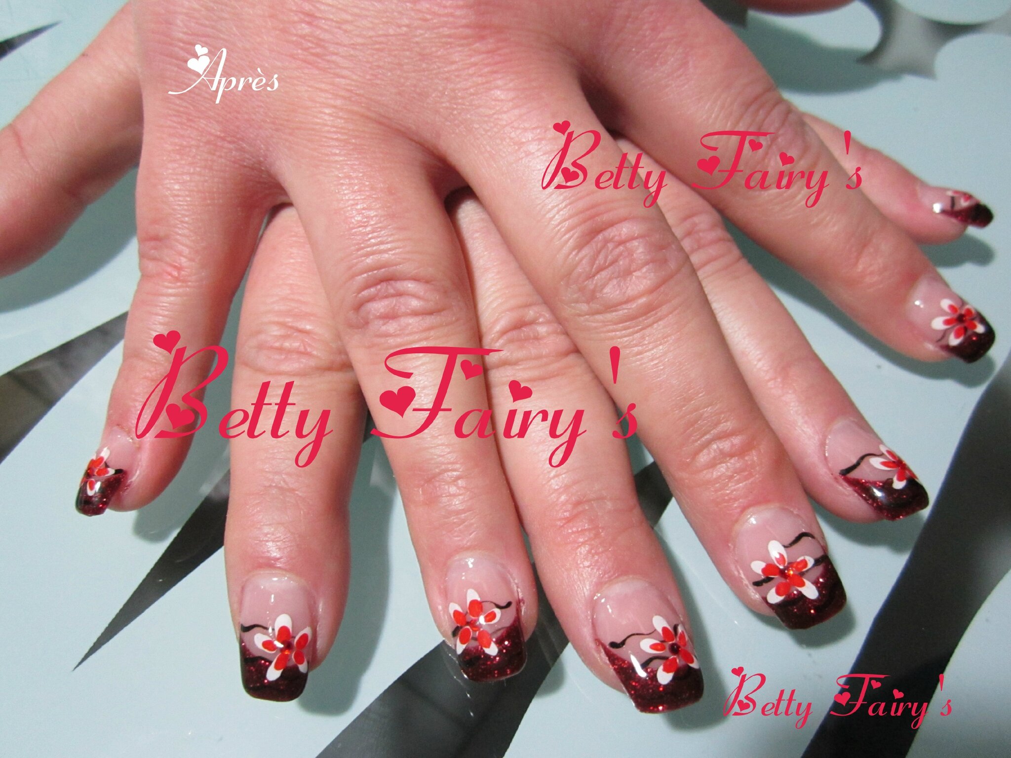 French thermo gel rouge foncé,rouge vif, vague noir, fleur blanche et rouge vif, strass rouge.