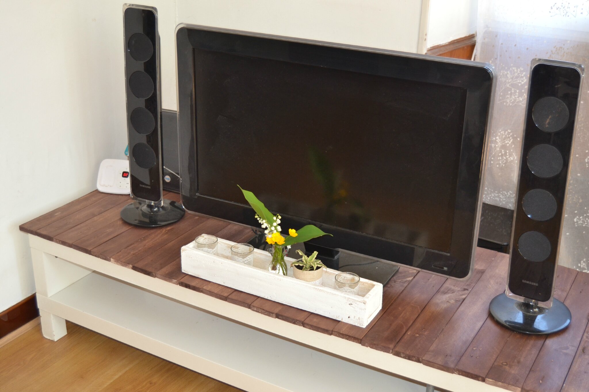 Meuble Tele Avec Palette : Table Basse Et Meuble Télé Relookés – Les Loisirs D angegaby Meuble Tele Avec Palette : Table Basse Et Meuble Télé Relookés – Les Loisirs D angegaby