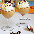 Crème à la confiture de lait raffolé sur un lit de caramel au beurre salé raffolé, sans oeuf