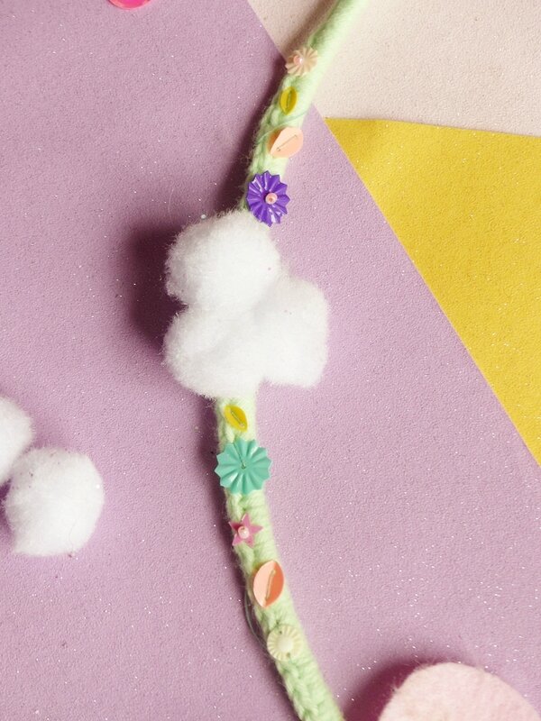 diy-salon-creativa-couronne-noël-fleur-feutrine-oreilles-renne-paillettes-21