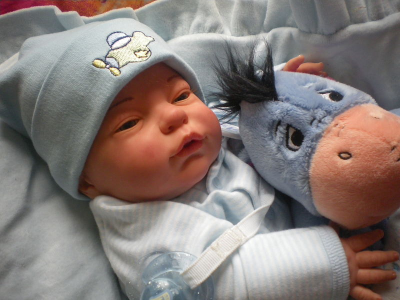poupee theo