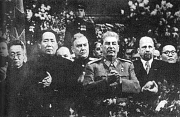 1949_Mao_et_Staline