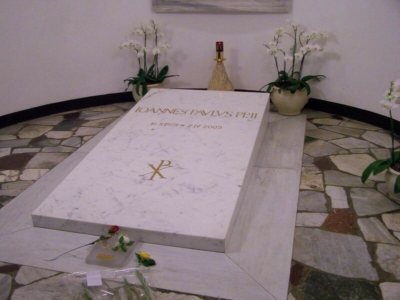 Ou Se Trouve La Tombe De Jean Paul Belmondo La Basilique St Pierre - Rome * * * - Des Ailes aux Nuages