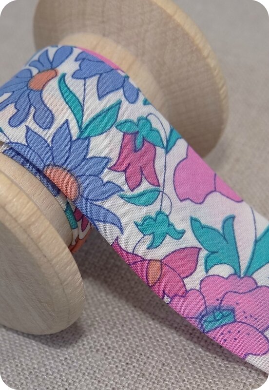 Biais Liberty bleu Poppy and Daisy
