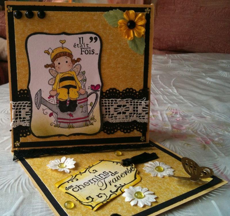 Carte Abeille La Rose Qui Scrap