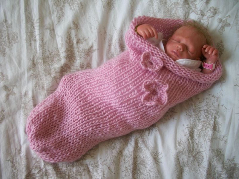 Cocon Reborn En Gris Et Rose Bonbon