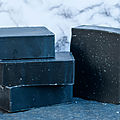 All black savon au charbon actif.