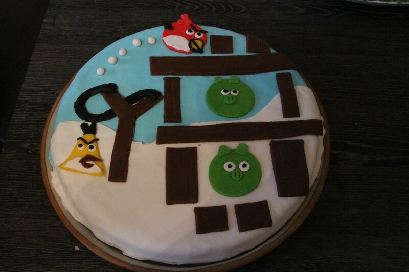 Gateau Angry Bird La Cuisine Et Les Voyages De Pripri