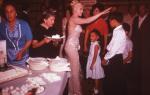 1960-06-01-on_set_LML-birthday_of_MM-031-1