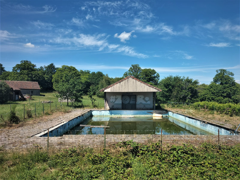 Courbefy, piscine abandonnée (87)
