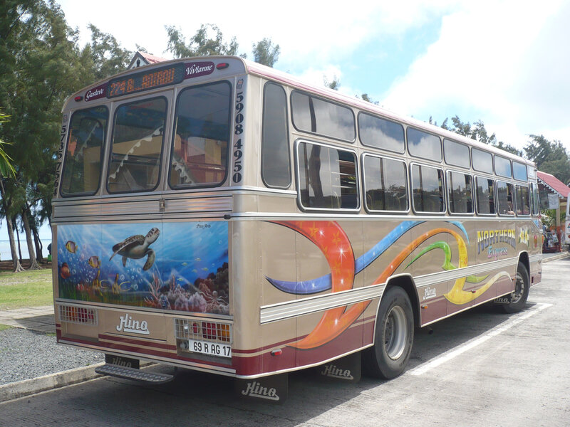 HINO autobus Northern Express Port Mathurin (2)