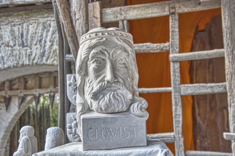 Sculpture Clovis 1er artisans Puy du Fou