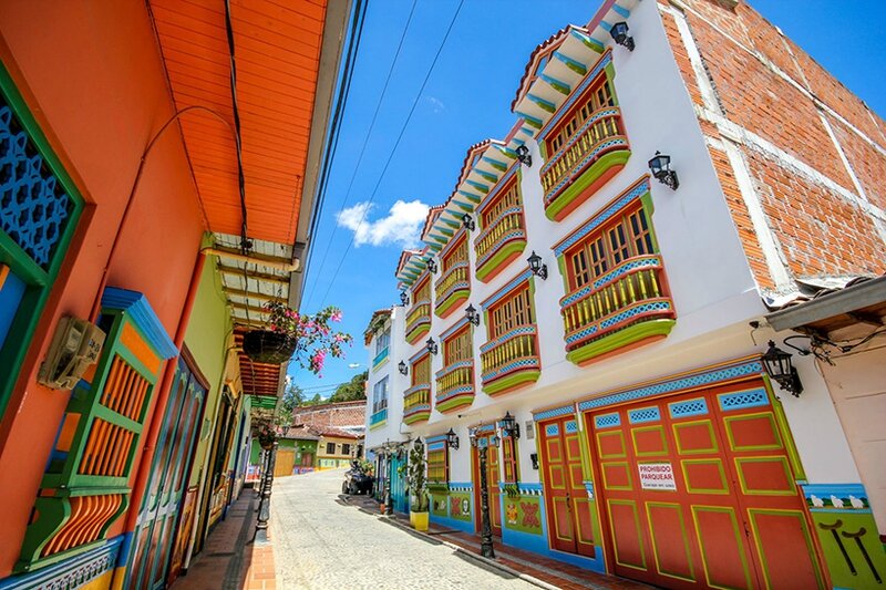 guatape-ville-colorée-01