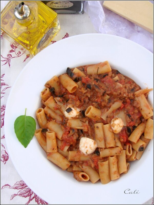 Rigatoni Aux Tomates Aubergines Mozzarella Jamie Oliver