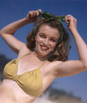 1945_beach_sitting_bikini_yellow_mmad075