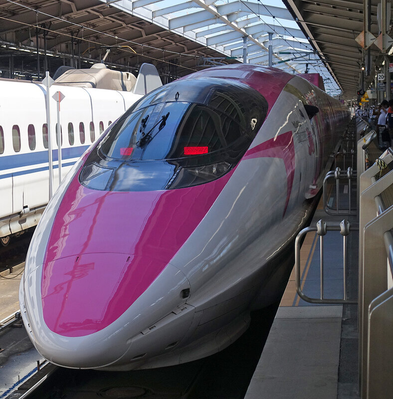 Shinkansen 500 Hello Kitty Shin-Osaka