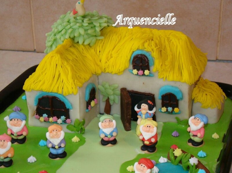 Blanche Neige Et Les 7 Nains Gateau 1 Photo De Cuisine Creative Version Sucre Les Creations D Arquencielle