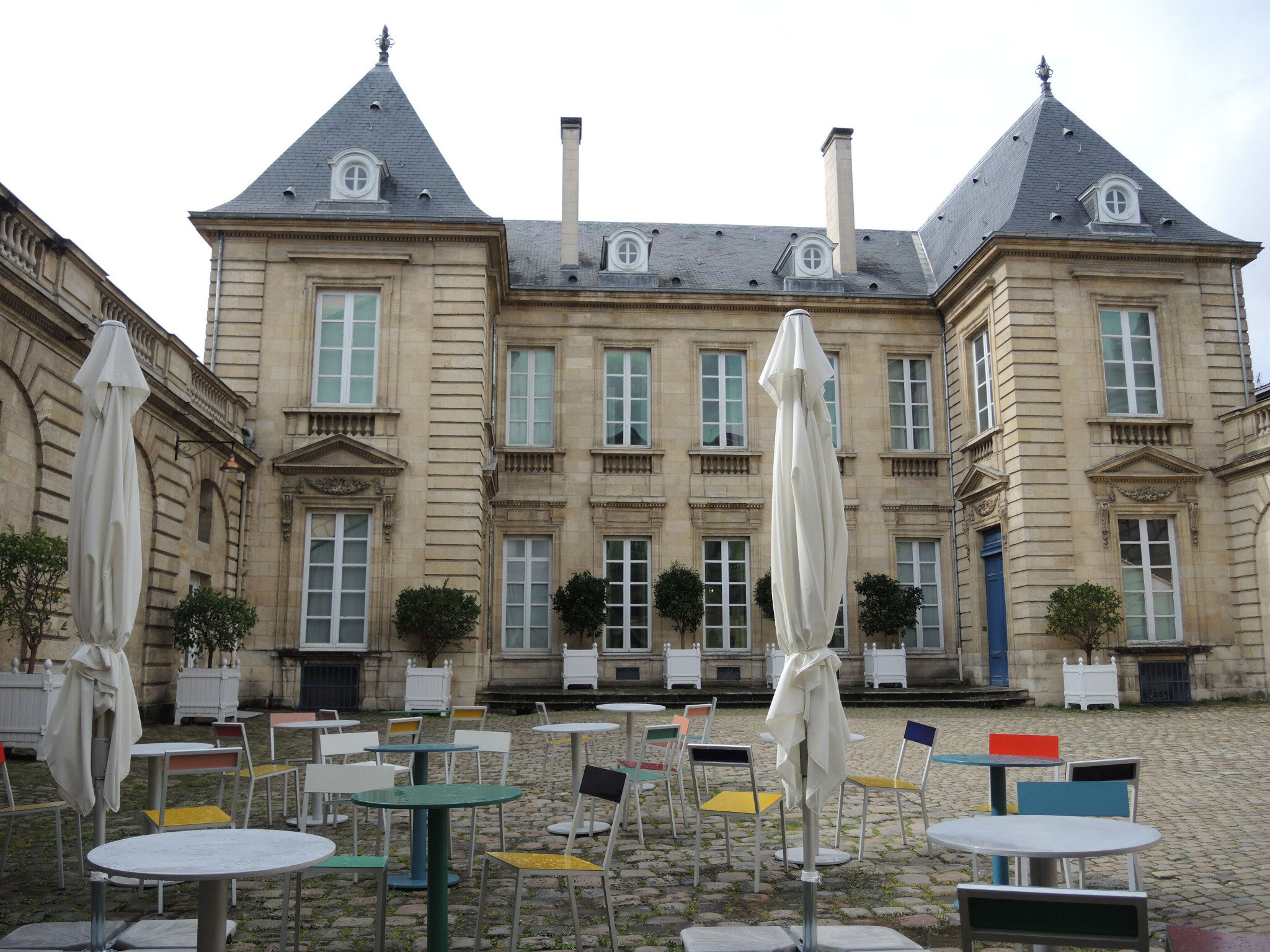 Boire la tasse  Musee des Arts decoratifs et du Design de Bordeaux