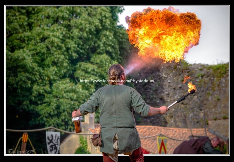 cracheur de feu cie capalle fête médiévale du Château de Talmont en Vendée (4)