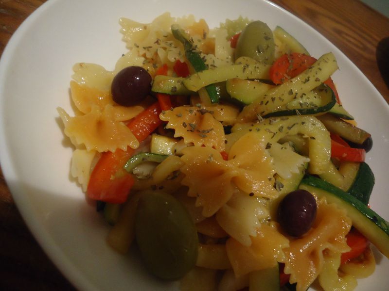 Farfalle Aux Courgettes Et Aux Poivrons Toute L Italie Dans Votre Asiette L Amour De La Cuisine Et La Conviction Du Partage