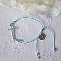 Bracelet Croix sur cordon (turquoise clair) - 25 €