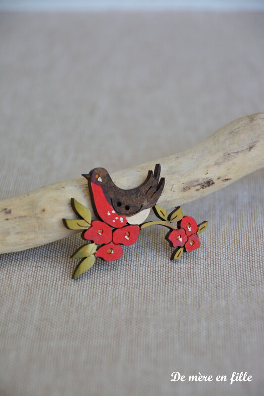 rouge gorge sur branche