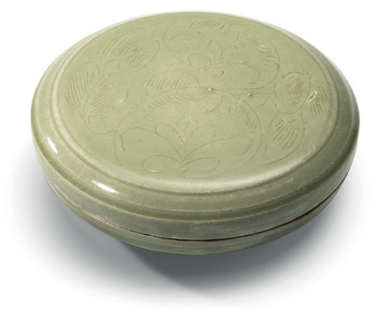 A Yue celadon incised ‘Floral scroll’ box and cover, Five Dynasties-Northern Song dynasty (907-1127)