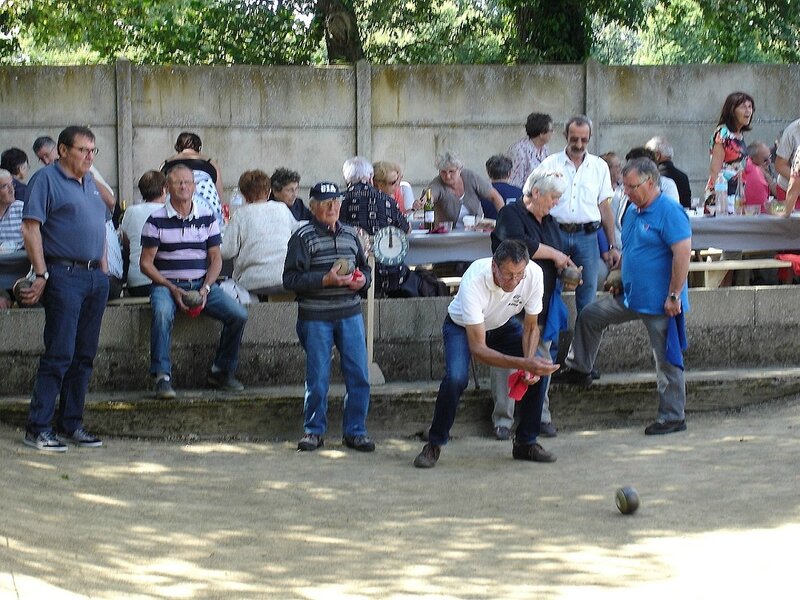 2014-07-14-repas et boule de fort-amicale laïque (23)