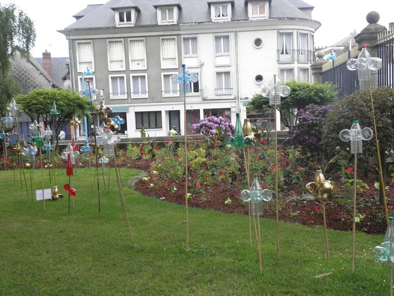 Pont-Audemer, ses maisons, ses rue étroites, sa mairie et les copines à Maryse..................