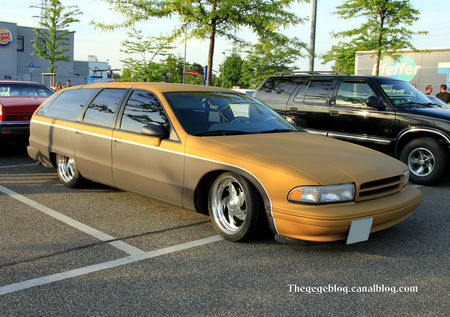 Chevrolet_caprice_wagon_custom__Rencard_du_Burger_King_mai_2011__01