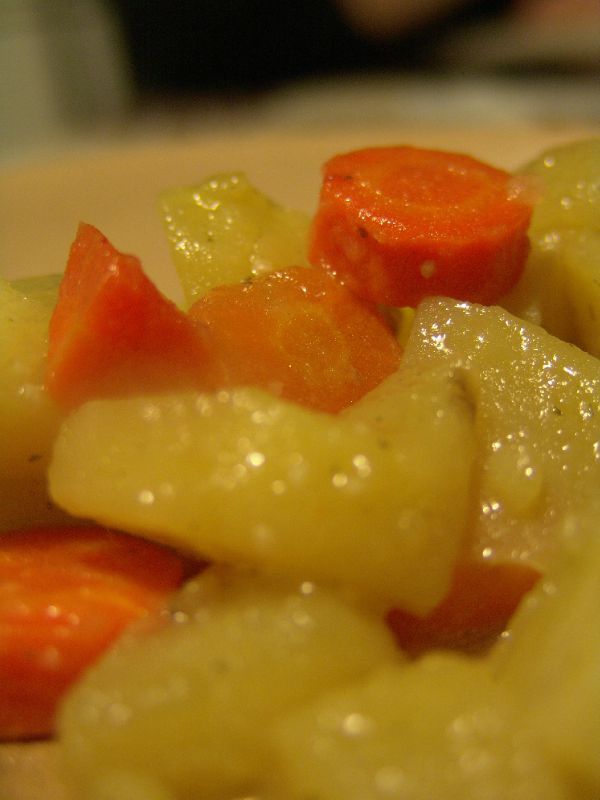 Pommes de terre et carottes en cocotte