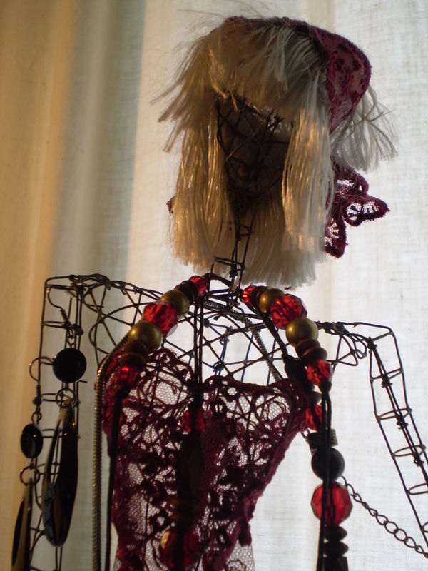 poupee porte bijoux