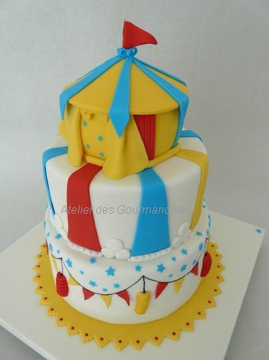 Wedding Cake Cirque En Pate A Sucre Atelier Des Gourmandises