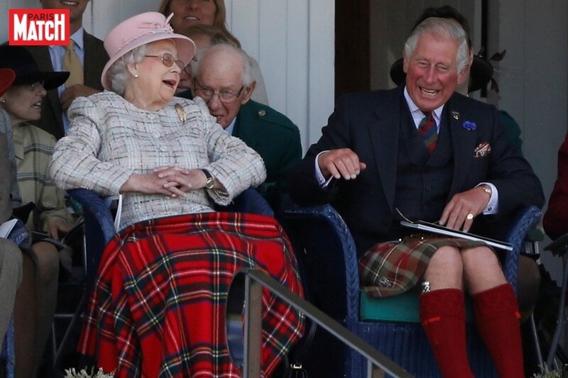Elizabeth-II-et-Charles-partagent-une-bonne-tranche-de-rigolade